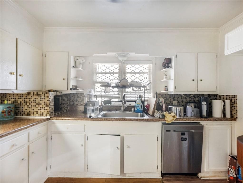 3 bedroom, 2 bathroom, 1,353 sq ft single family residence for sale at 127 N Center Street, Winder, GA 30680 — photo 4