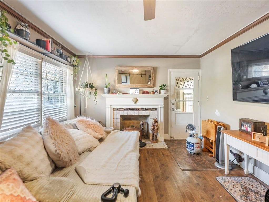 3 bedroom, 2 bathroom, 1,353 sq ft single family residence for sale at 127 N Center Street, Winder, GA 30680 — photo 6