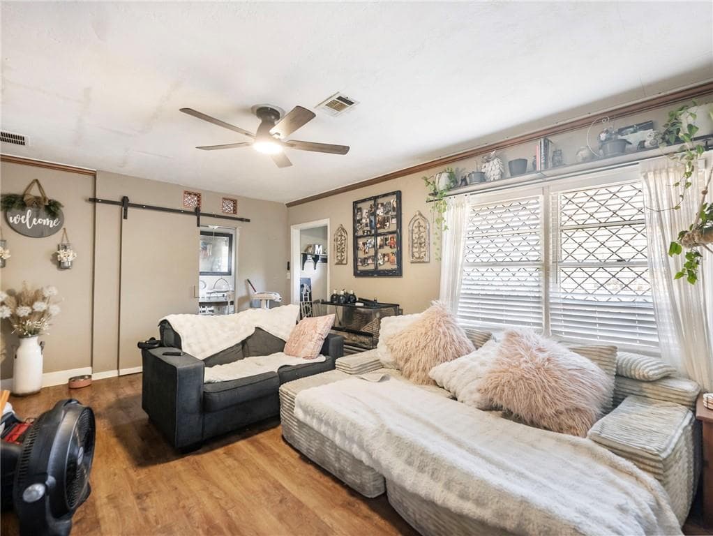 3 bedroom, 2 bathroom, 1,353 sq ft single family residence for sale at 127 N Center Street, Winder, GA 30680 — photo 7