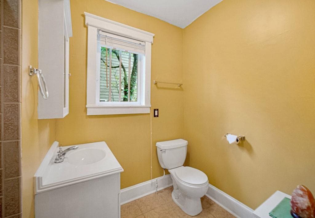 3 bedroom, 2 bathroom, 1,472 sq ft single family residence for sale at 1677 Neely Avenue, East Point, GA 30344 — photo 10