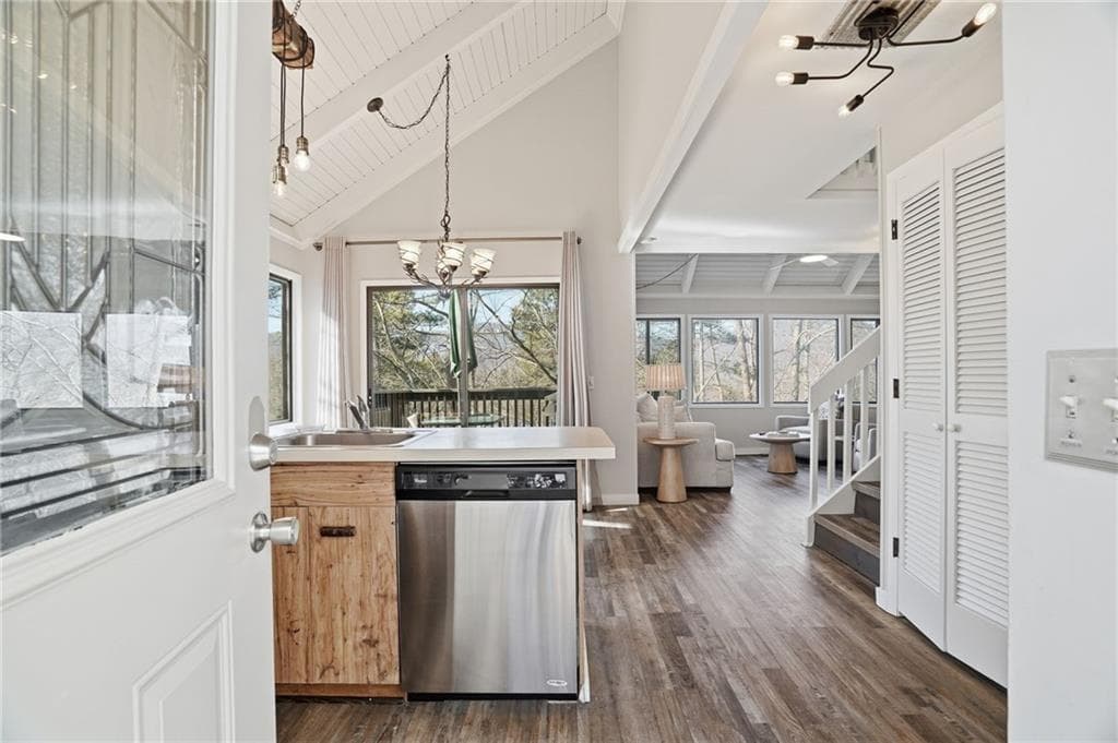 3 bedroom, 2 bathroom, 1,440 sq ft single family residence for sale at 125 Wolfscratch Drive, #608, Big Canoe, GA 30143 — photo 6