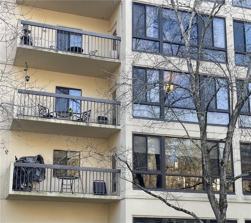 1 bedroom, 1 bathroom, 875 sq ft condominium for sale at 1800 Clairmont Lake 223, Decatur, GA 30033