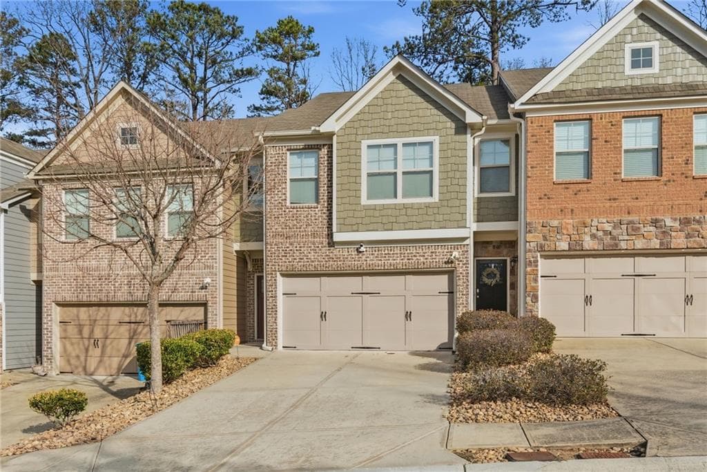 3 bedroom, 3 bathroom, 1,803 sq ft townhouse for sale at 1697 Paxton Lane, Lilburn, GA 30047 — photo 2