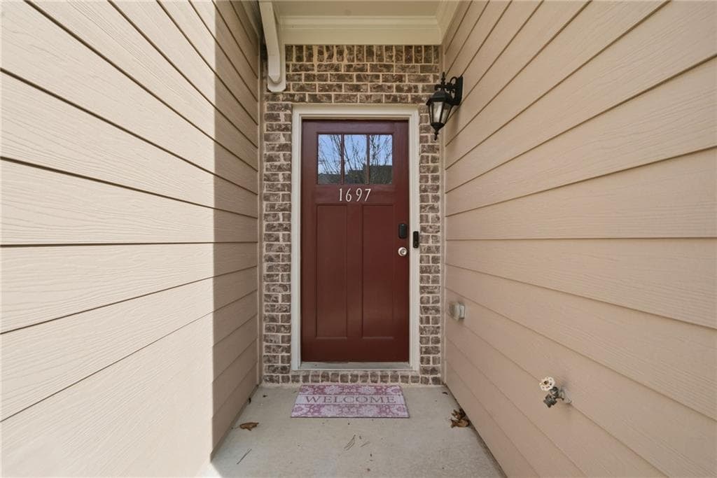 3 bedroom, 3 bathroom, 1,803 sq ft townhouse for sale at 1697 Paxton Lane, Lilburn, GA 30047 — photo 3