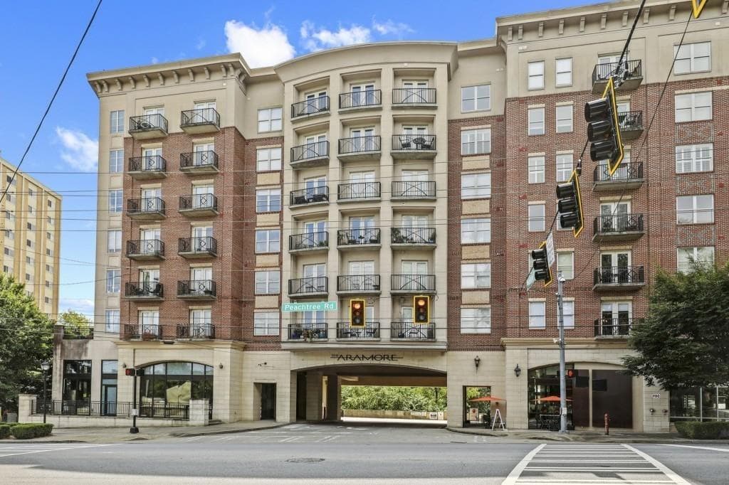 1 bedroom, 1 bathroom, 852 sq ft condominium for sale at 2277 Peachtree Road 408, Atlanta, GA 30309 — photo 5
