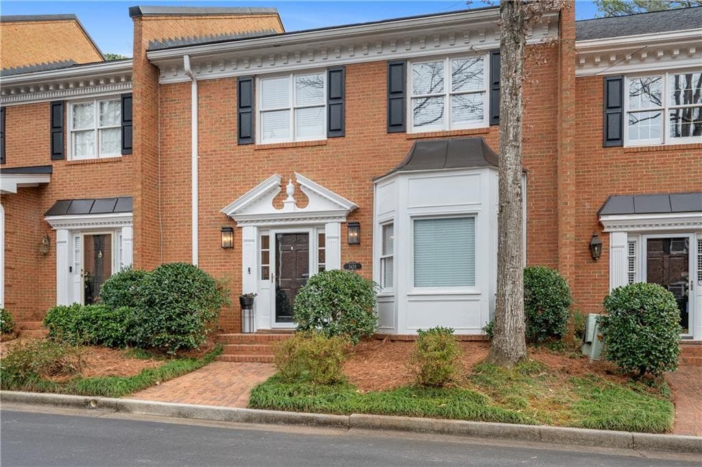3 bedroom, 3 bathroom, 2,342 sq ft condominium sold at 5429 Trentham Drive, Atlanta, GA 30338
