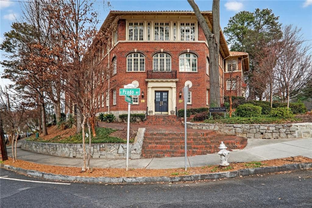 1 bedroom, 1 bathroom, 987 sq ft condominium sold at 1 S Prado 9, Atlanta, GA 30309