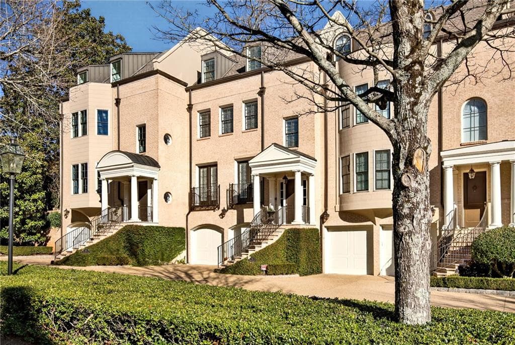 4 bedroom, 5 bathroom, 4,482 sq ft townhouse sold at 92 Old Ivy Road 7, Atlanta, GA 30342