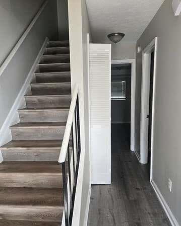 3 bedroom, 3 bathroom, 1,750 sq ft townhouse for sale at 11 Pine Canyon Drive, Atlanta, GA 30331 — photo 2