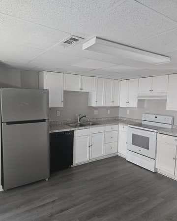 3 bedroom, 3 bathroom, 1,750 sq ft townhouse for sale at 11 Pine Canyon Drive, Atlanta, GA 30331 — photo 4