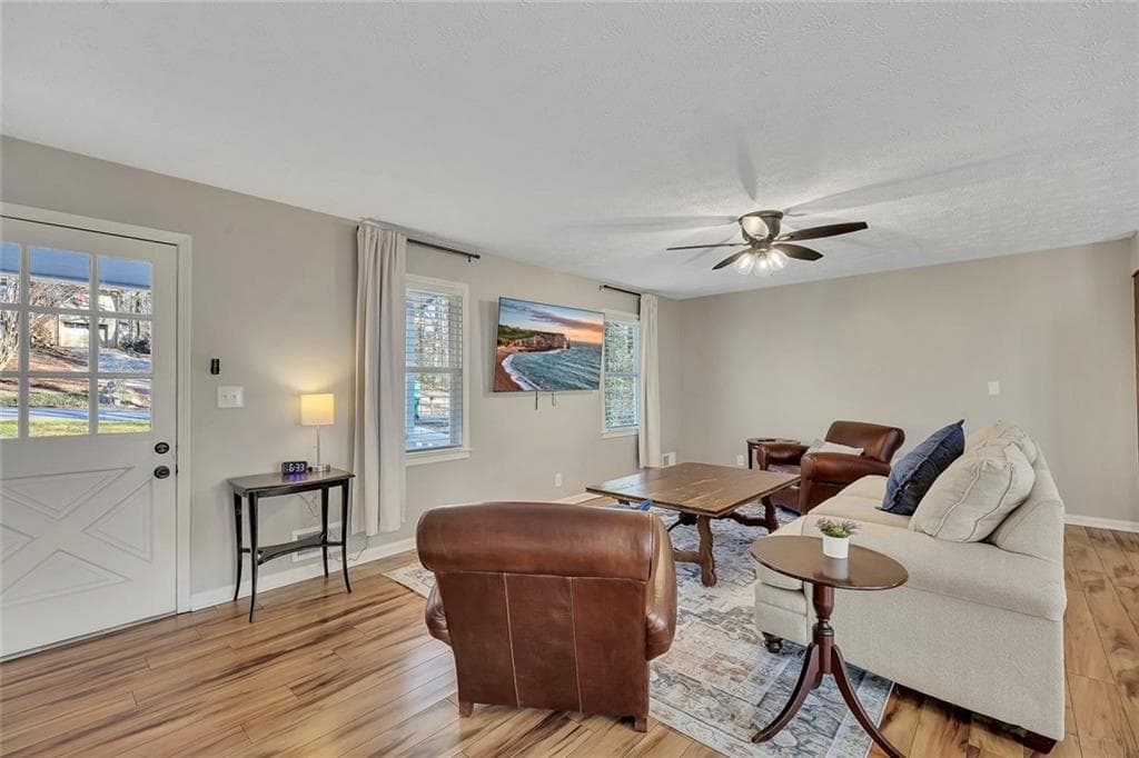 2 bedroom, 1 bathroom single family residence for rent at 303 Nottingham Drive, Woodstock, GA 30188 for $3,950 a month — photo 2