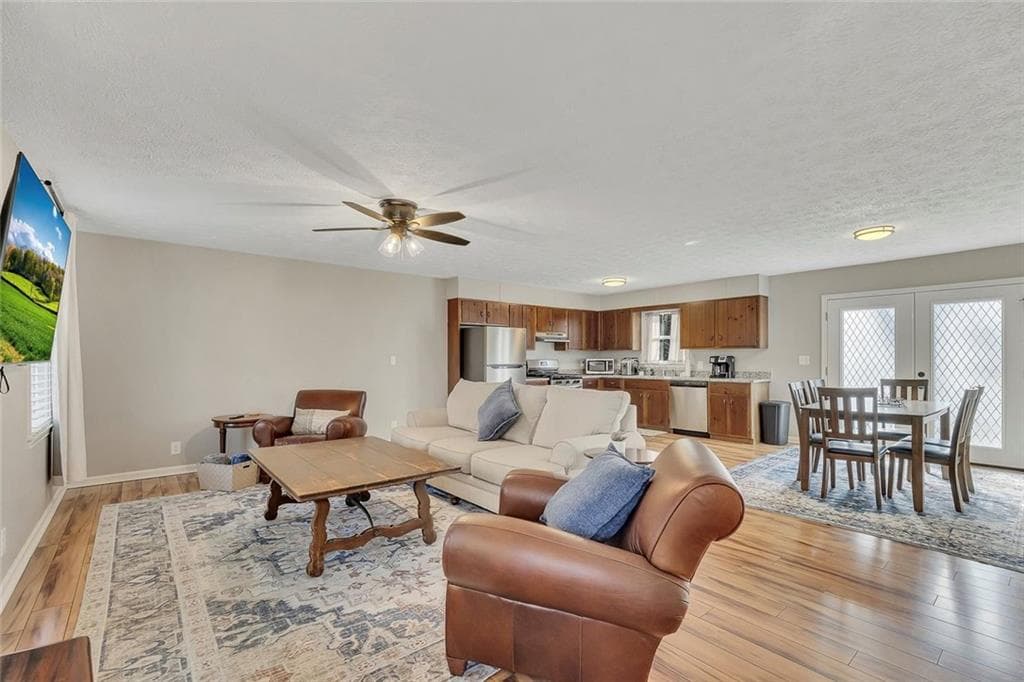 2 bedroom, 1 bathroom single family residence for rent at 303 Nottingham Drive, Woodstock, GA 30188 for $3,950 a month — photo 3