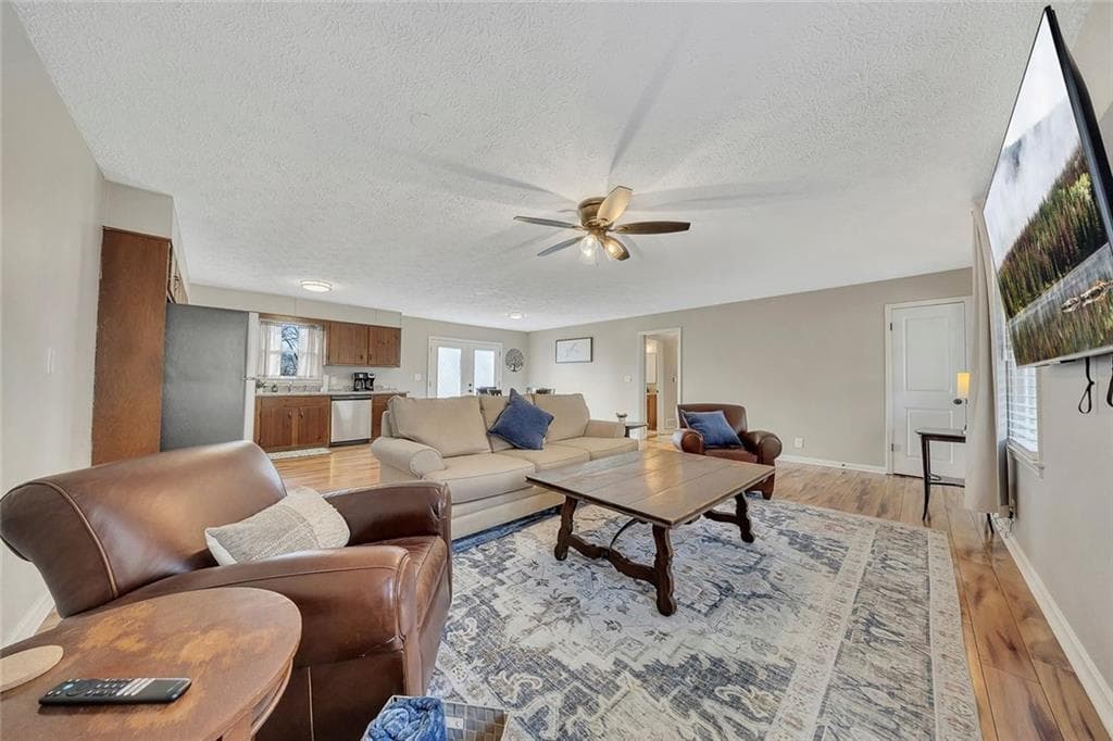2 bedroom, 1 bathroom single family residence for rent at 303 Nottingham Drive, Woodstock, GA 30188 for $3,950 a month — photo 4