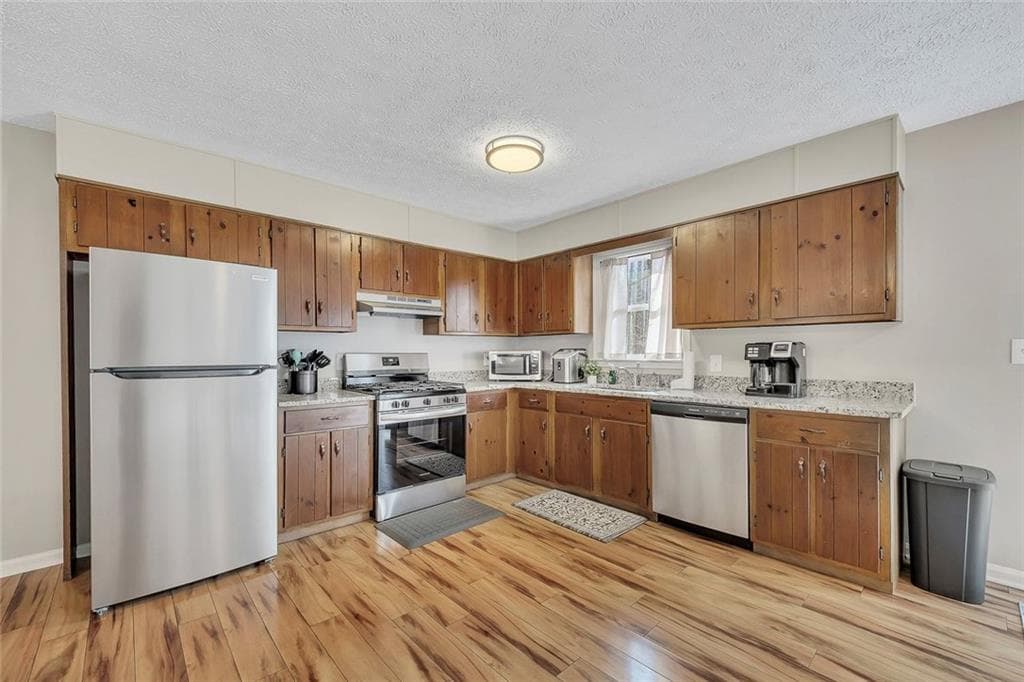 2 bedroom, 1 bathroom single family residence for rent at 303 Nottingham Drive, Woodstock, GA 30188 for $3,950 a month — photo 9
