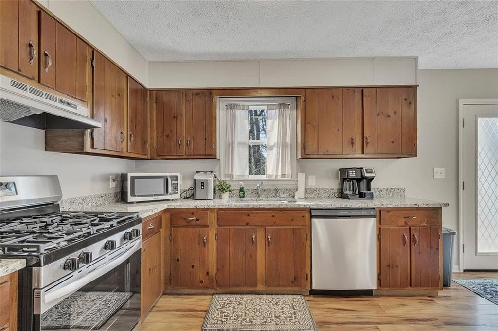 2 bedroom, 1 bathroom single family residence for rent at 303 Nottingham Drive, Woodstock, GA 30188 for $3,950 a month — photo 10