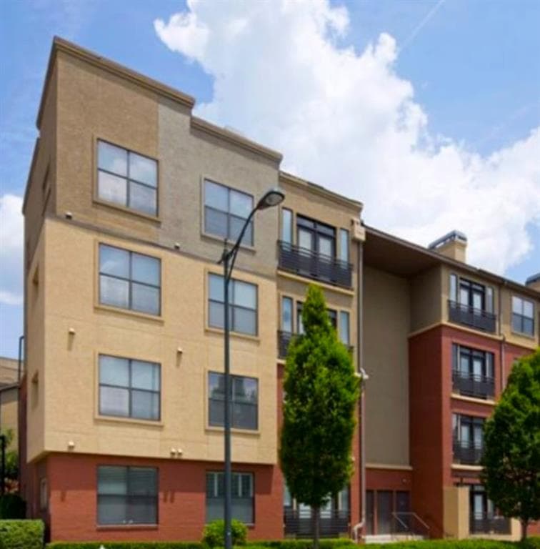 1 bedroom, 1 bathroom, 750 sq ft condominium for sale at 400 17th Street 2437, Atlanta, GA 30363 — photo 2