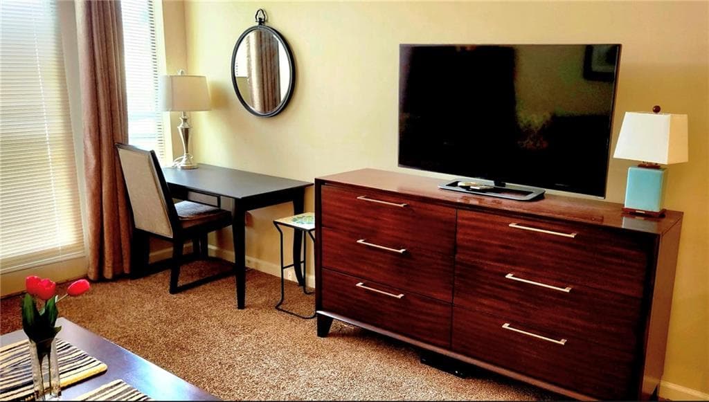 1 bedroom, 1 bathroom, 750 sq ft condominium for sale at 400 17th Street 2437, Atlanta, GA 30363 — photo 4