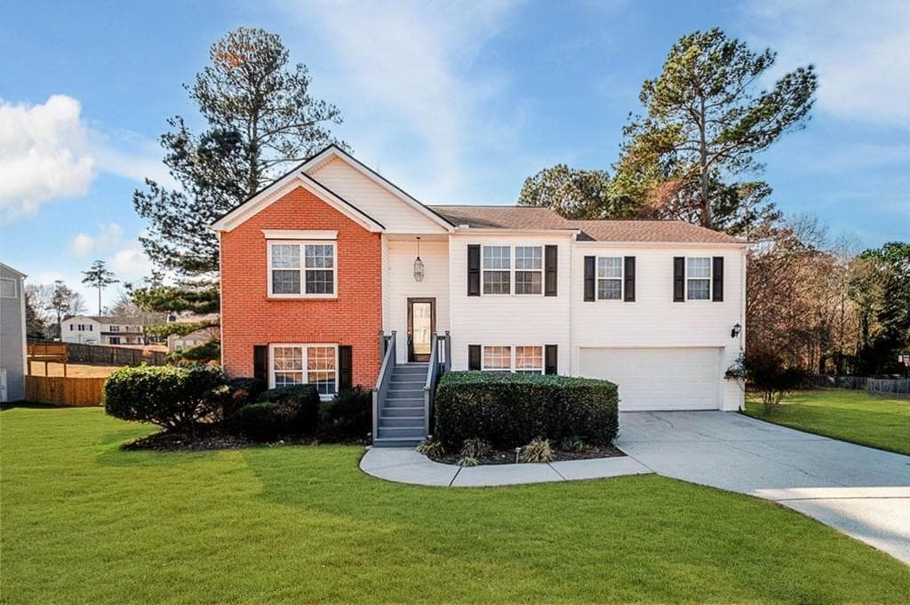 452 Crested View Drive, Loganville, GA 30052 — most recent listing photo