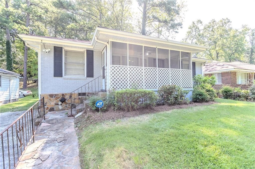 3 bedroom, 2 bathroom, 1,102 sq ft single family residence for sale at 145 Holly Road, Atlanta, GA 30314 — photo 4