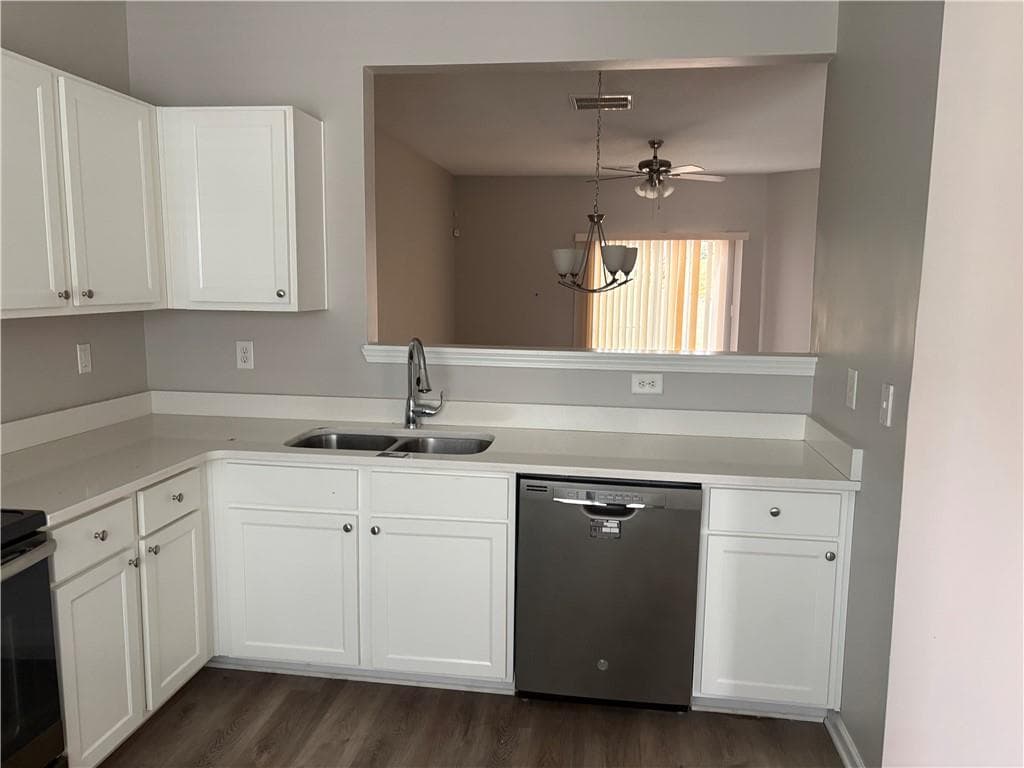 2 bedroom, 3 bathroom, 1,568 sq ft townhouse for sale at 2325 Bigwood Trail, Atlanta, GA 30349 — photo 4