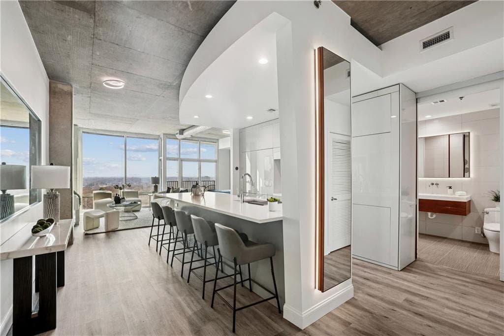 1 bedroom, 1 bathroom, 768 sq ft condominium sold at 943 Peachtree Street 1515, Atlanta, GA 30309