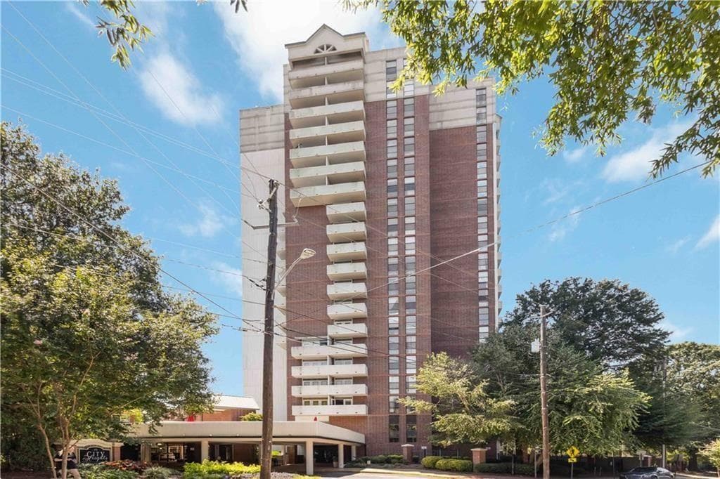 2 bedroom, 1 bathroom, 1,014 sq ft condominium under contract at 375 Ralph Mcgill Boulevard 205, Atlanta, GA 30312
