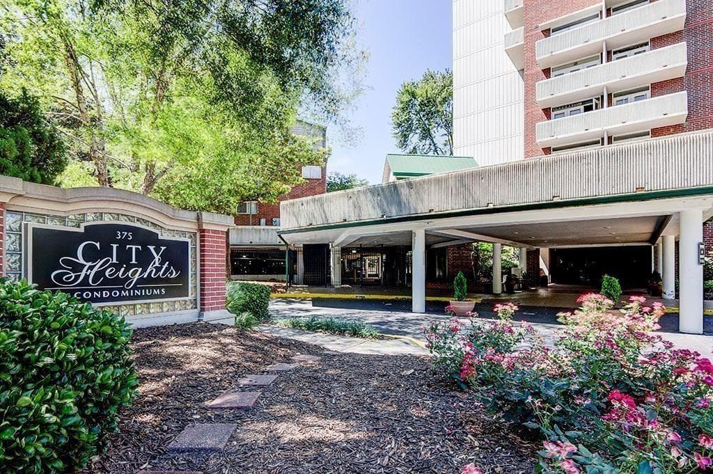 2 bedroom, 1 bathroom, 1,014 sq ft condominium under contract at 375 Ralph Mcgill Boulevard 205, Atlanta, GA 30312 — photo 2