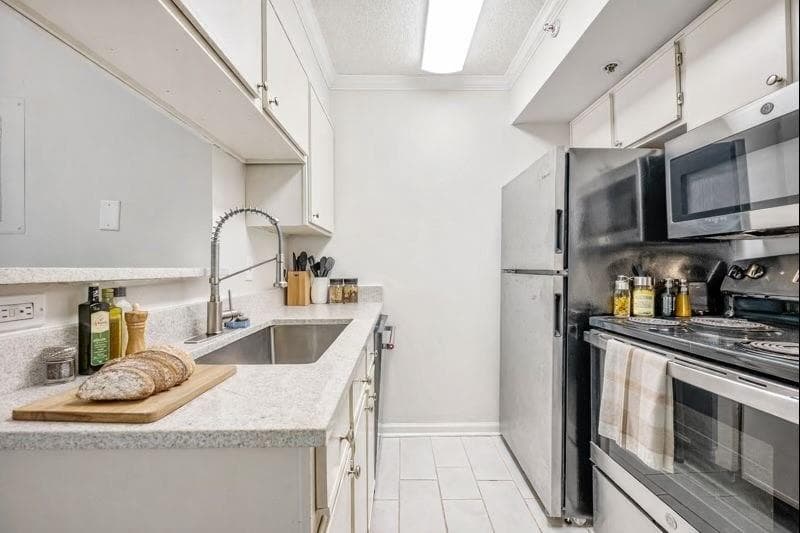 1 bedroom, 1 bathroom, 536 sq ft condominium sold at 795 Hammond Drive 609, Atlanta, GA 30328