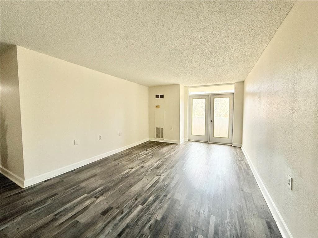 2 bedroom, 1 bathroom, 1,014 sq ft condominium under contract at 375 Ralph Mcgill Boulevard 205, Atlanta, GA 30312 — photo 4