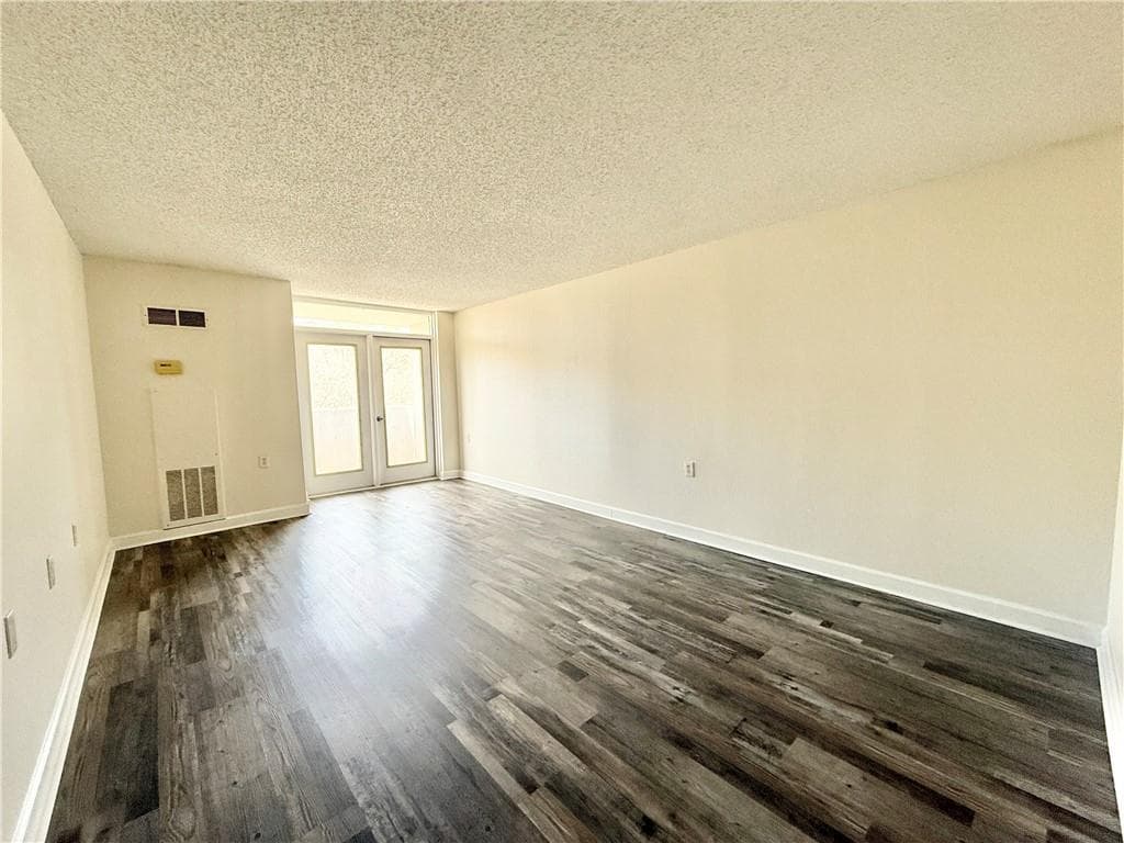 2 bedroom, 1 bathroom, 1,014 sq ft condominium under contract at 375 Ralph Mcgill Boulevard 205, Atlanta, GA 30312 — photo 5