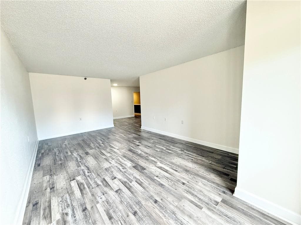 2 bedroom, 1 bathroom, 1,014 sq ft condominium under contract at 375 Ralph Mcgill Boulevard 205, Atlanta, GA 30312 — photo 6