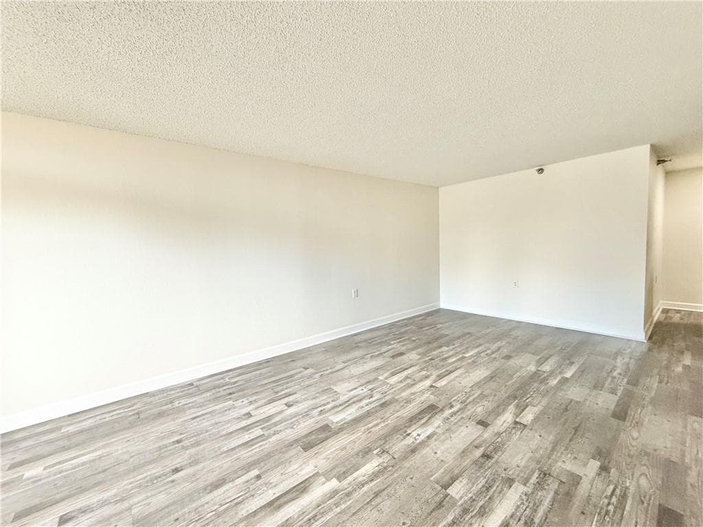 2 bedroom, 1 bathroom, 1,014 sq ft condominium under contract at 375 Ralph Mcgill Boulevard 205, Atlanta, GA 30312 — photo 7