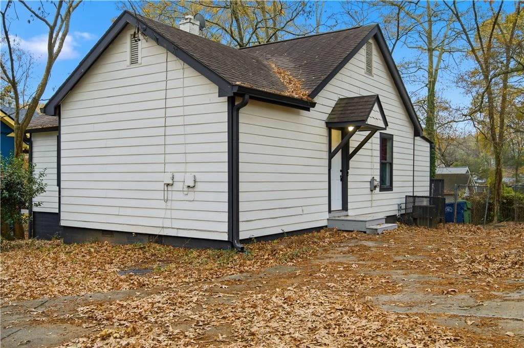 3 bedroom, 2 bathroom, 2,400 sq ft single family residence sold at 1691 Flat Shoals Road, Atlanta, GA 30316