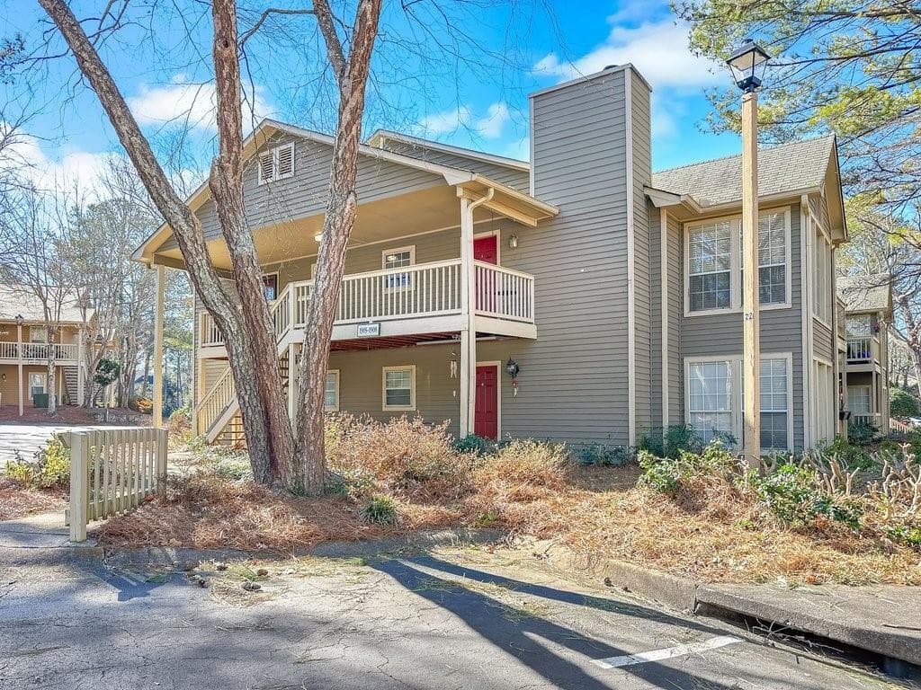 2 bedroom, 1 bathroom, 1,089 sq ft condominium sold at 1907 Country Park Drive, Smyrna, GA 30080