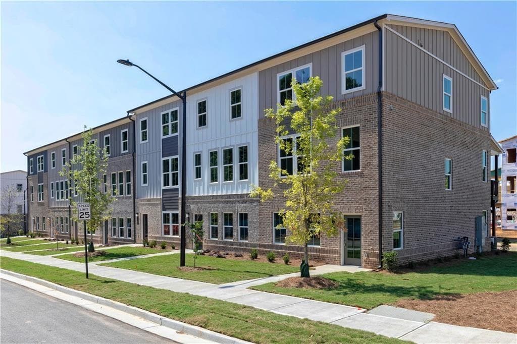 3 bedroom, 4 bathroom, 1,970 sq ft townhouse for rent at 1009 Taylor Court, Acworth, GA 30102 for $2,350 a month — photo 2