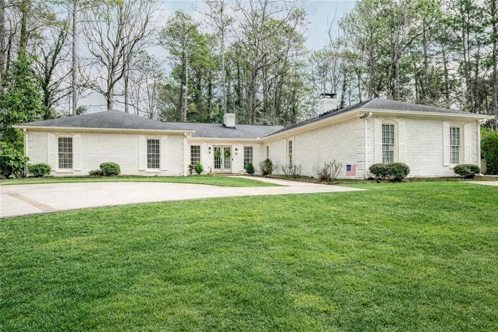 4 bedroom, 5 bathroom, 2,905 sq ft single family residence sold at 6125 Weatherly Drive, Atlanta, GA 30328