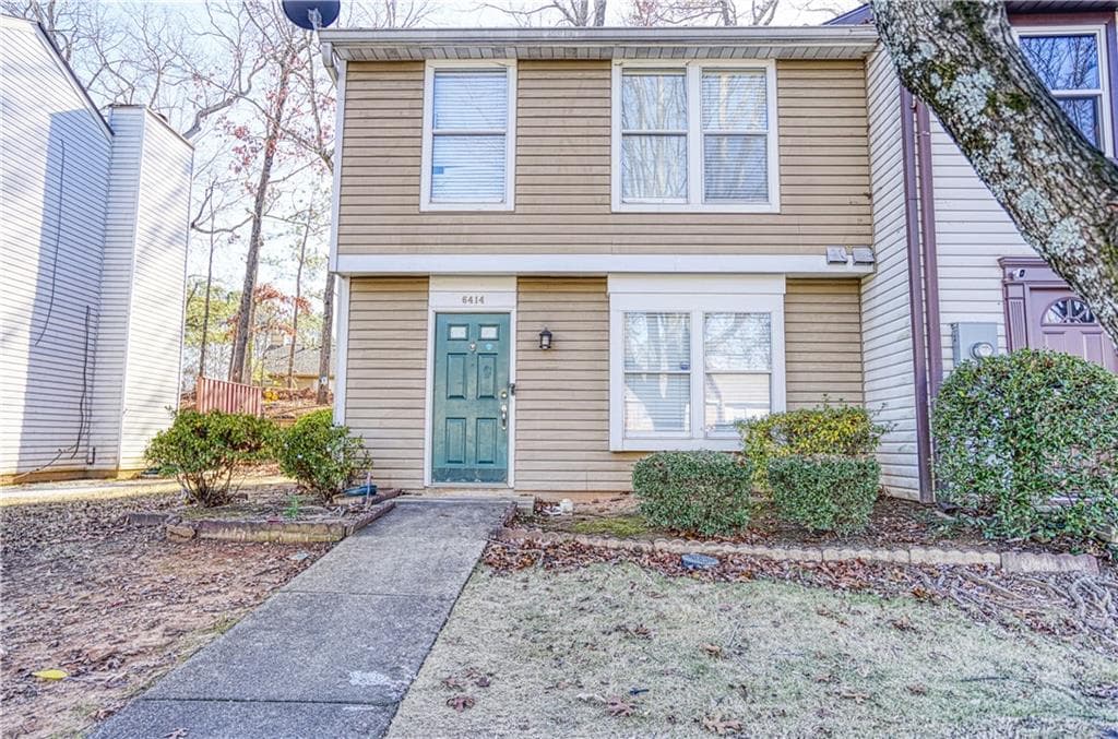 2 bedroom, 2 bathroom, 1,220 sq ft condominium for sale at 6414 Wedgewood Trace, Tucker, GA 30084 — photo 1 of 15