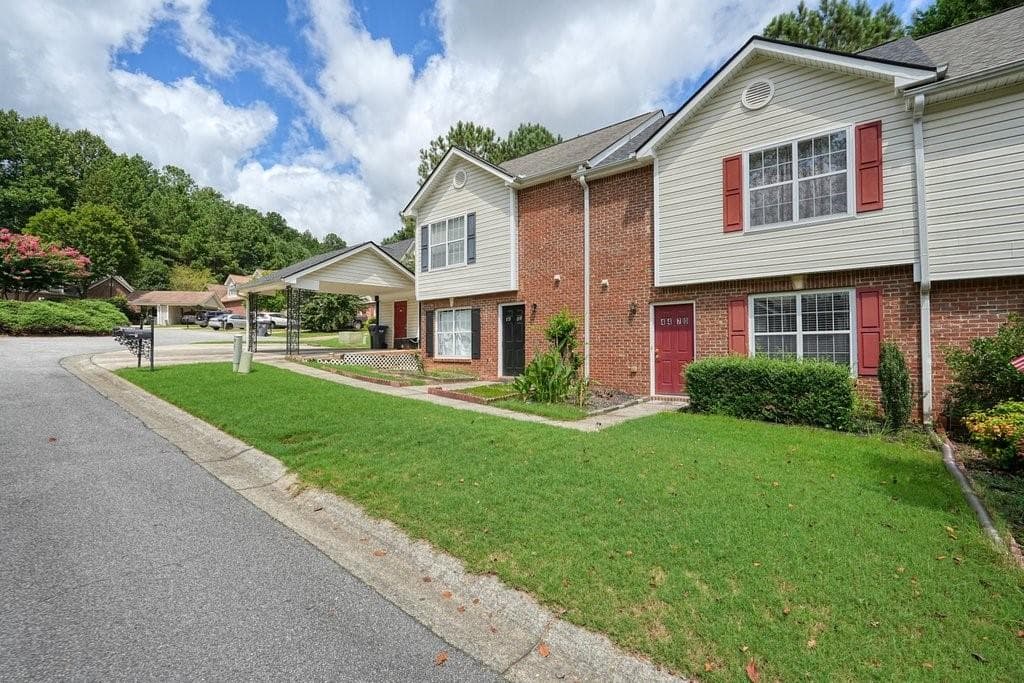 2 bedroom, 3 bathroom, 1,226 sq ft townhouse for sale at 4470 Maple Valley Drive, Cumming, GA 30040 — photo 2