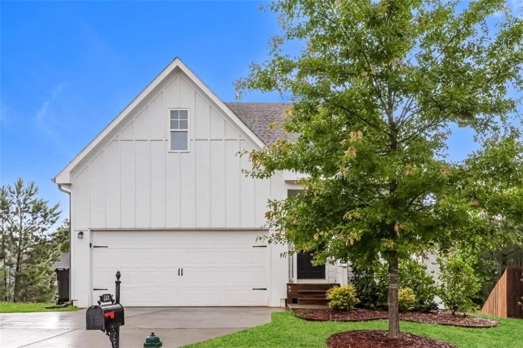 3 bedroom, 3 bathroom, 3,170 sq ft single family residence for sale at 128 Hood Park Drive, Newnan, GA 30265