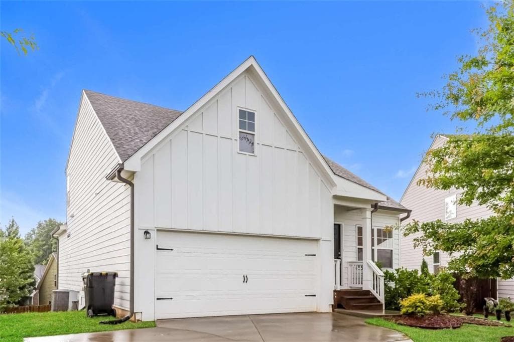 3 bedroom, 3 bathroom, 3,170 sq ft single family residence for sale at 128 Hood Park Drive, Newnan, GA 30265 — photo 2