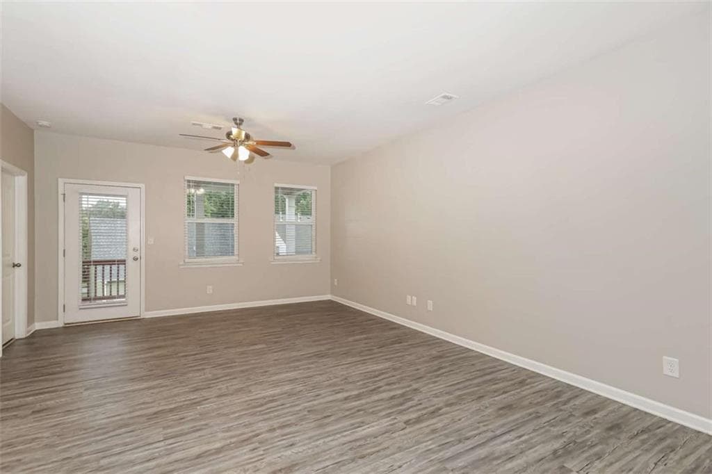 3 bedroom, 3 bathroom, 3,170 sq ft single family residence for sale at 128 Hood Park Drive, Newnan, GA 30265 — photo 6