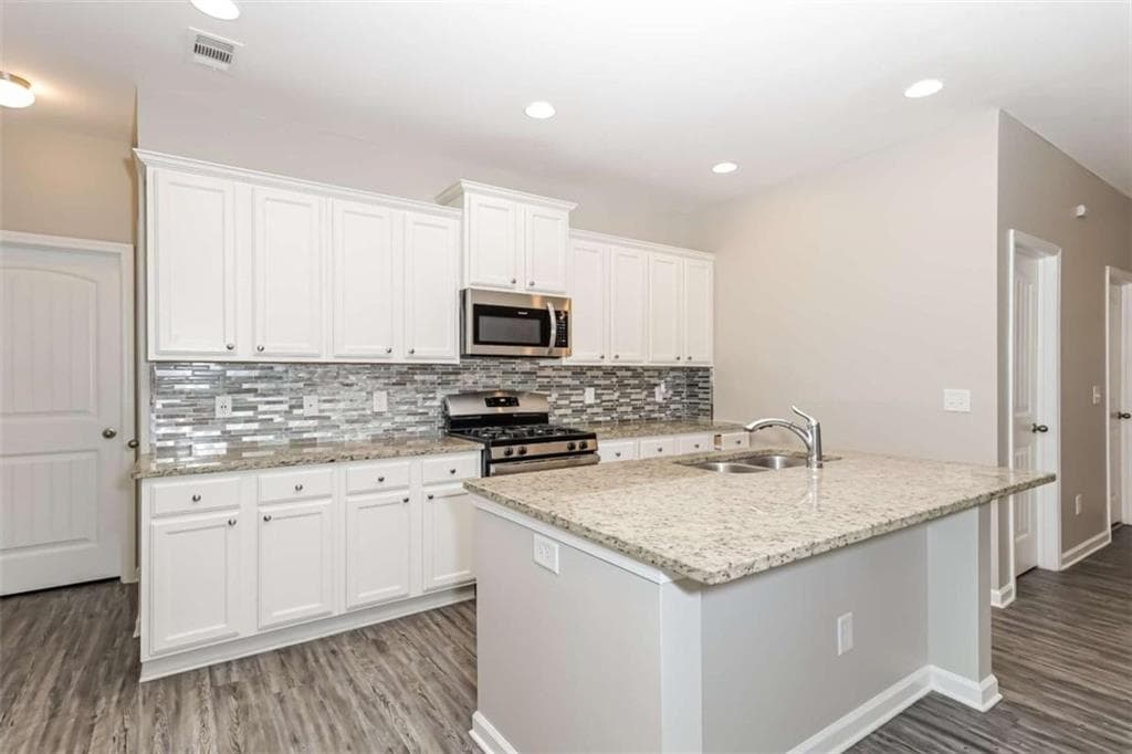 3 bedroom, 3 bathroom, 3,170 sq ft single family residence for sale at 128 Hood Park Drive, Newnan, GA 30265 — photo 7