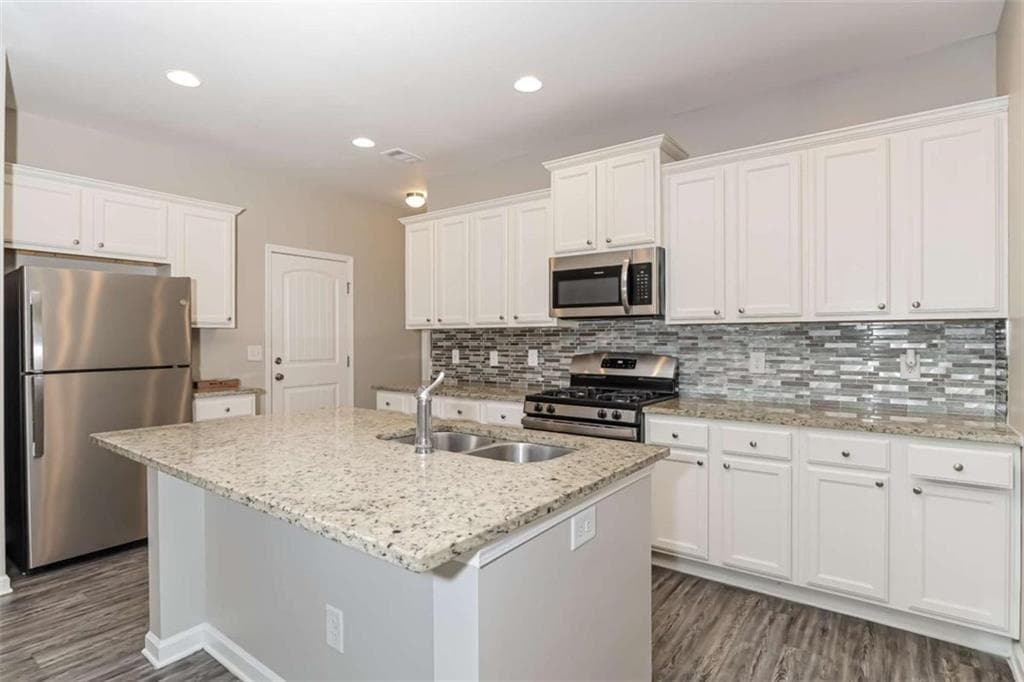 3 bedroom, 3 bathroom, 3,170 sq ft single family residence for sale at 128 Hood Park Drive, Newnan, GA 30265 — photo 8