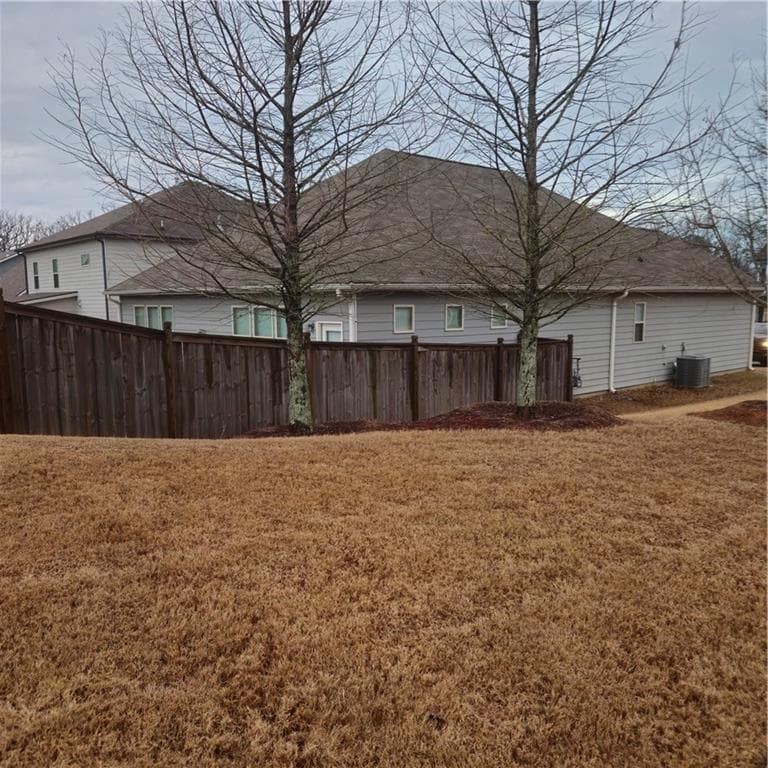 3 bedroom, 2 bathroom, 1,993 sq ft single family residence under contract at 301 Buckpasser Court, Acworth, GA 30102 — photo 2