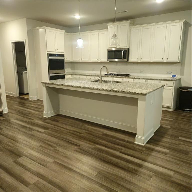 3 bedroom, 2 bathroom, 1,993 sq ft single family residence under contract at 301 Buckpasser Court, Acworth, GA 30102 — photo 7