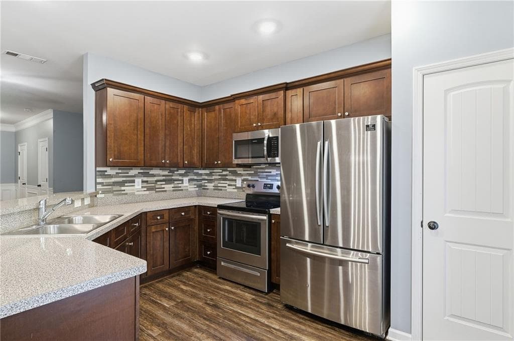 3 bedroom, 3 bathroom, 1,680 sq ft townhouse under contract at 112 Spring Way Square, Canton, GA 30114 — photo 3
