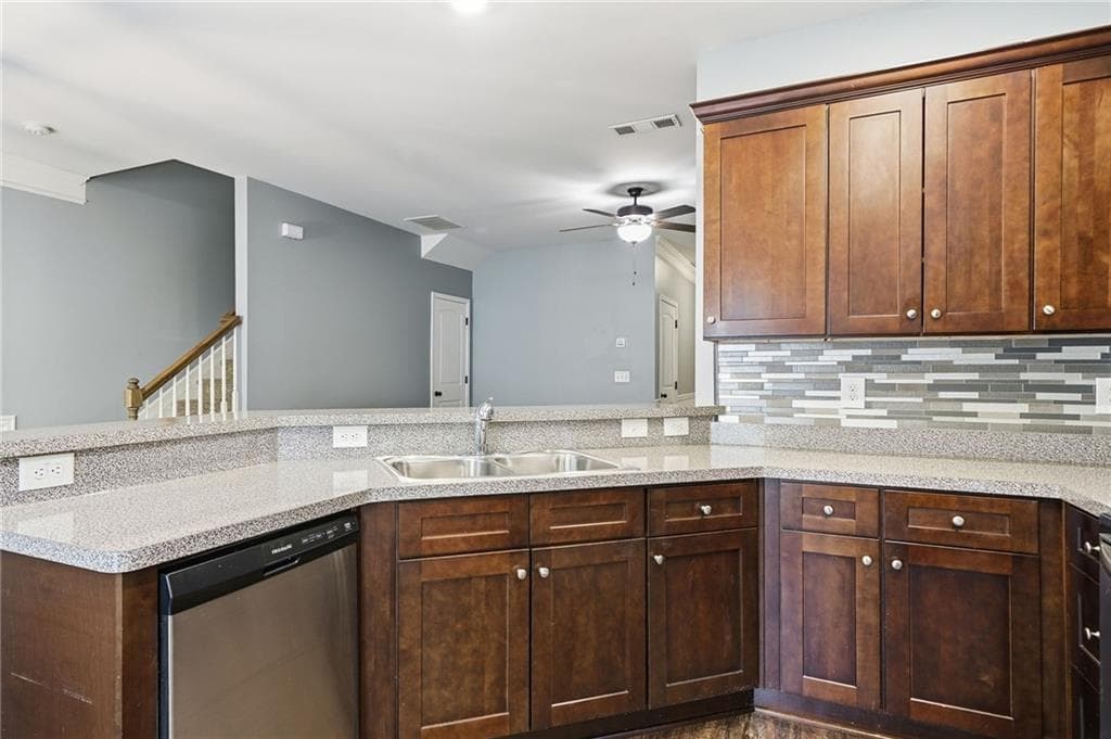 3 bedroom, 3 bathroom, 1,680 sq ft townhouse under contract at 112 Spring Way Square, Canton, GA 30114 — photo 4