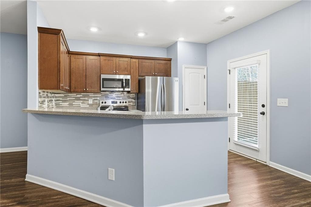 3 bedroom, 3 bathroom, 1,680 sq ft townhouse under contract at 112 Spring Way Square, Canton, GA 30114 — photo 5