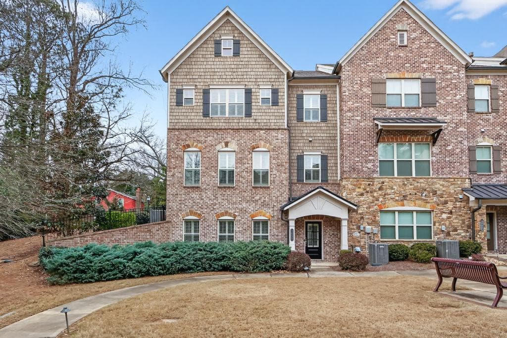 4 bedroom, 4 bathroom, 3,284 sq ft townhouse sold at 1654 Hammock Drive, Smyrna, GA 30080