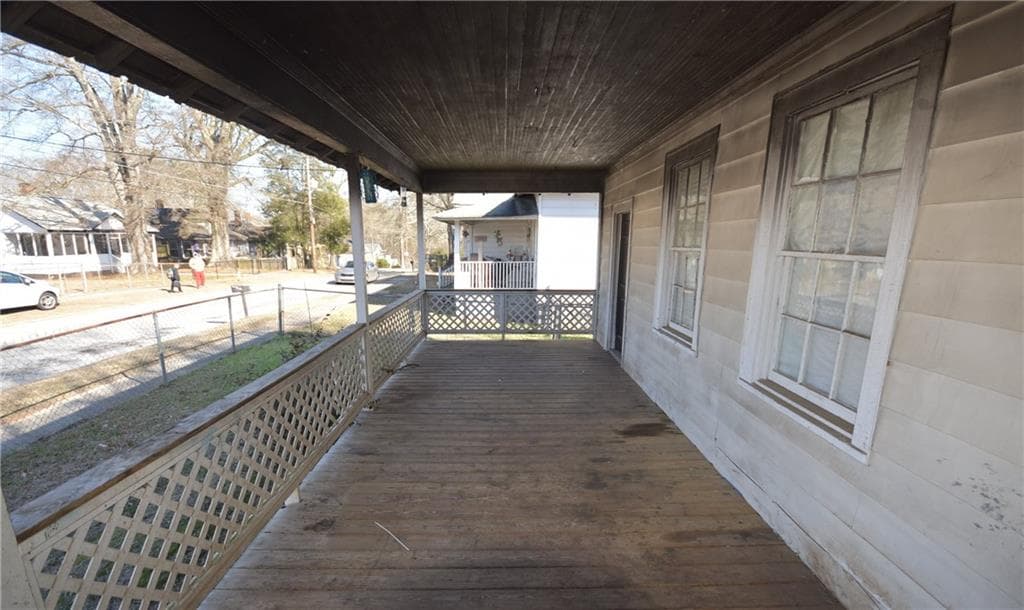 3 bedroom, 1 bathroom, 1,527 sq ft single family residence under contract at 68 Poplar Street, Porterdale, GA 30014 — photo 6